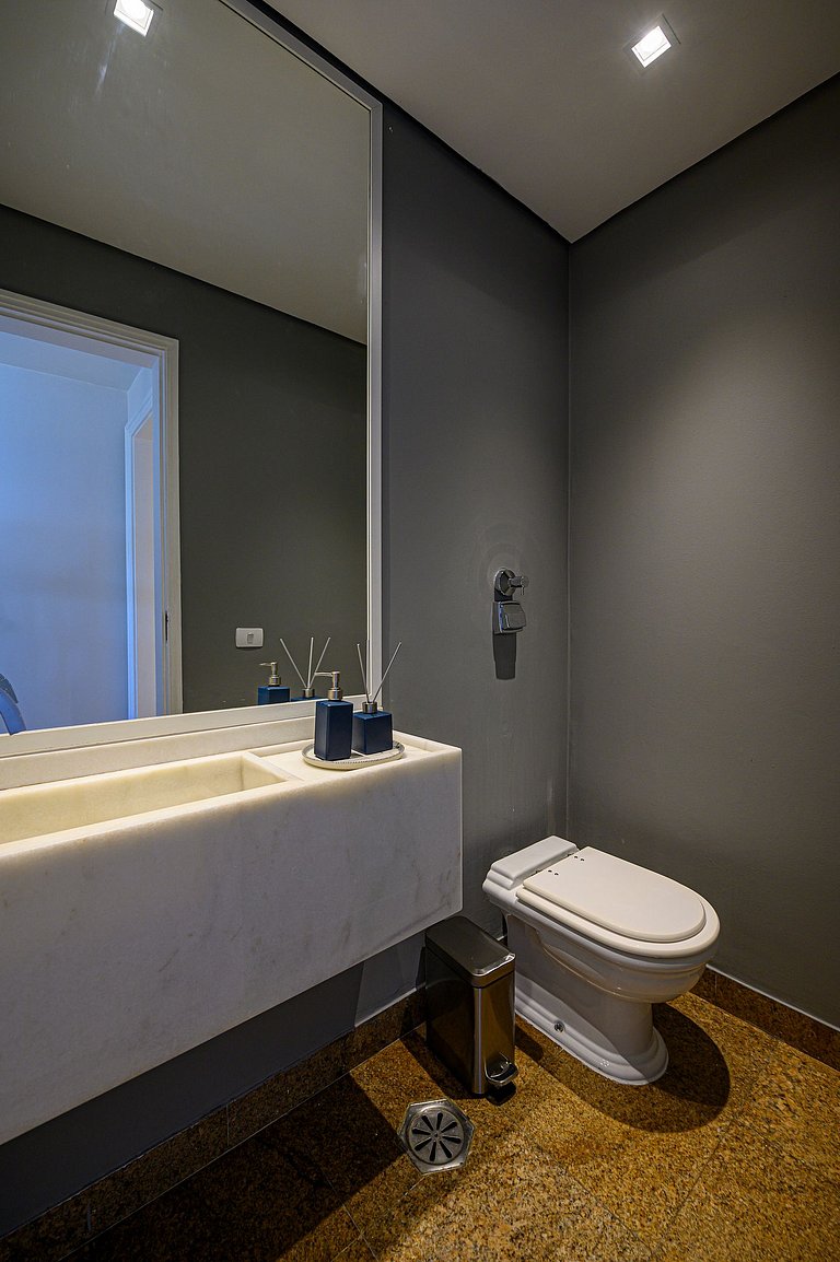 Lindo apartamento de frente para a praia do Leblon