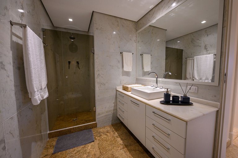 Lindo apartamento de frente para a praia do Leblon