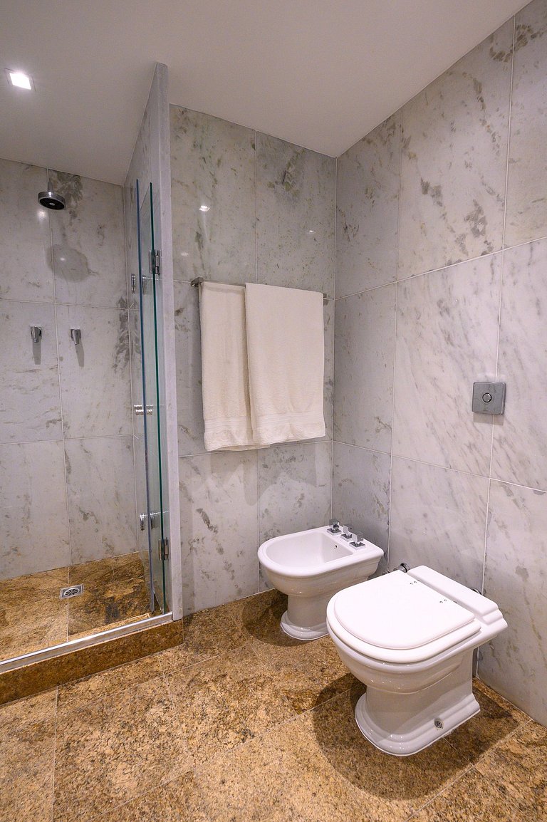 Lindo apartamento de frente para a praia do Leblon