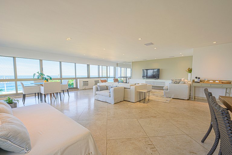 Lindo apartamento de frente para a praia do Leblon