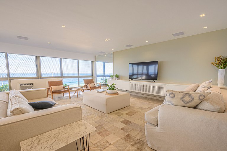 Lindo apartamento de frente para a praia do Leblon