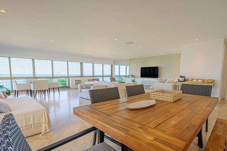 Lindo apartamento de frente para a praia do Leblon