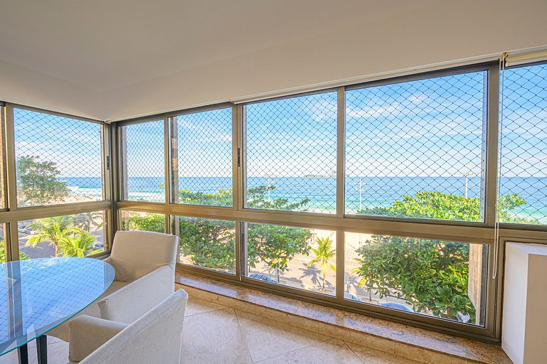 Lindo apartamento de frente para a praia do Leblon