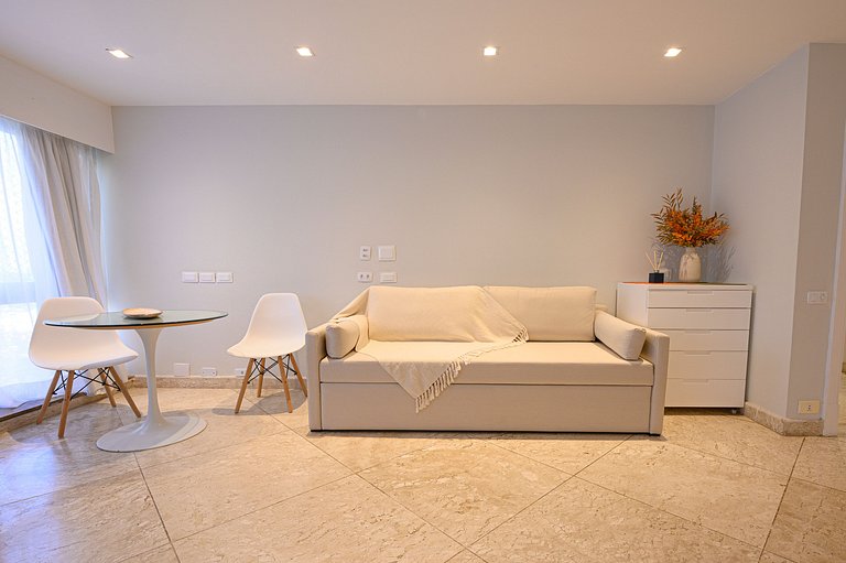 Lindo apartamento de frente para a praia do Leblon