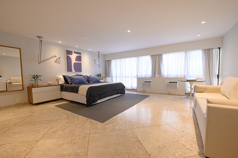 Lindo apartamento de frente para a praia do Leblon