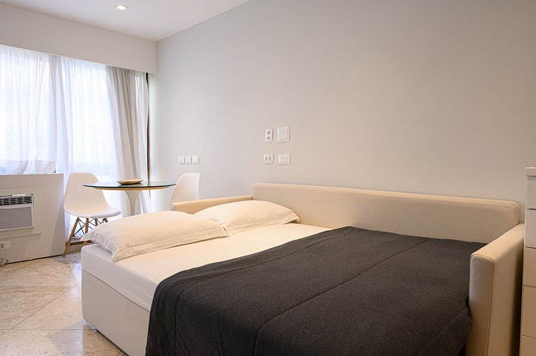 Lindo apartamento de frente para a praia do Leblon