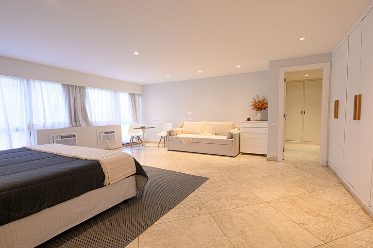 Lindo apartamento de frente para a praia do Leblon