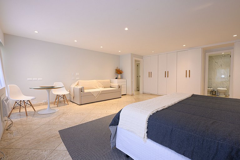 Lindo apartamento de frente para a praia do Leblon