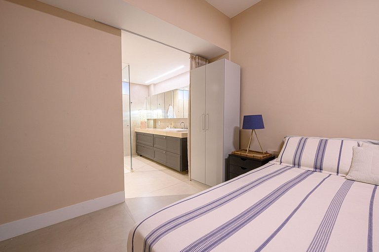 Apartamento reformado perto da praia 4 quartos