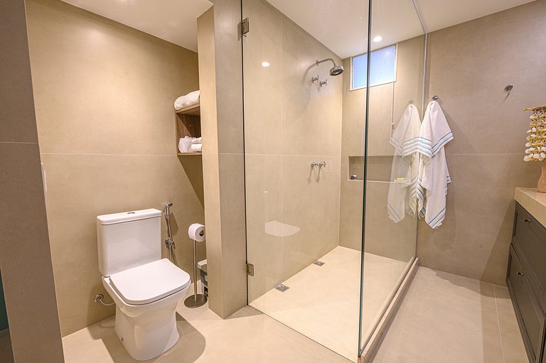 Apartamento reformado perto da praia 4 quartos