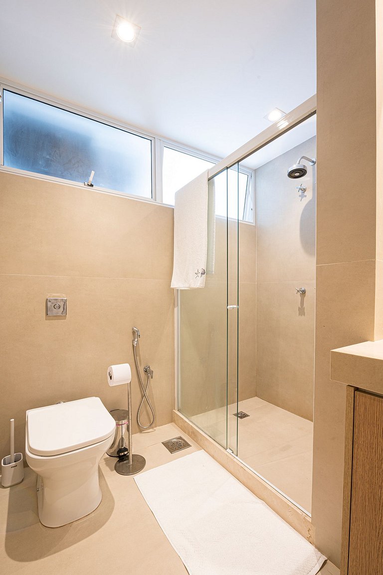 Apartamento reformado perto da praia 4 quartos