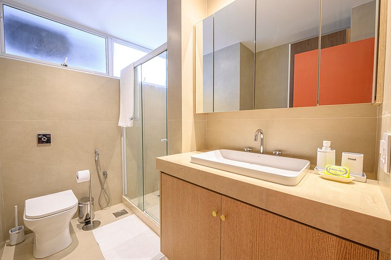 Apartamento reformado perto da praia 4 quartos