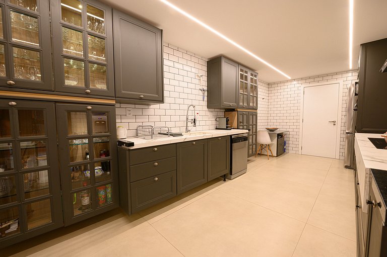 Apartamento reformado perto da praia 4 quartos