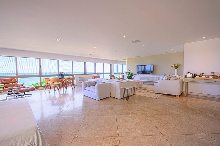 Lindo apartamento de frente para a praia do Leblon