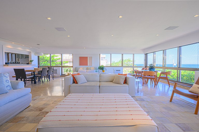 Lindo apartamento de frente para a praia do Leblon