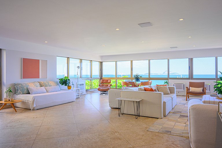 Lindo apartamento de frente para a praia do Leblon