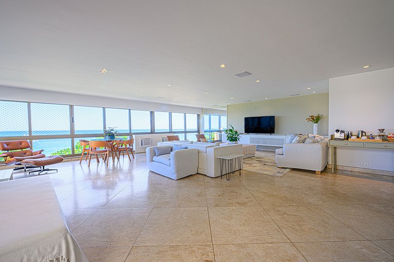 Lindo apartamento de frente para a praia do Leblon