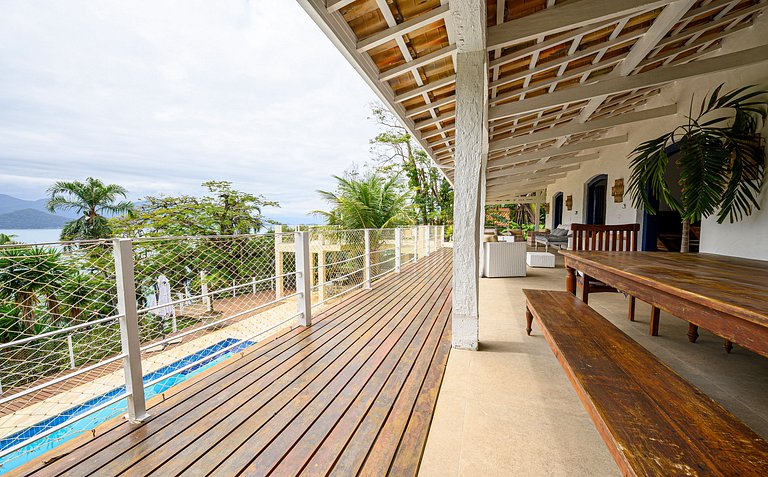 Privacidade em Ubatuba com vista mar e montanha