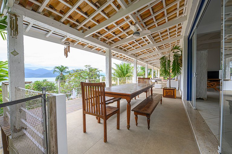 Privacidade em Ubatuba com vista mar e montanha
