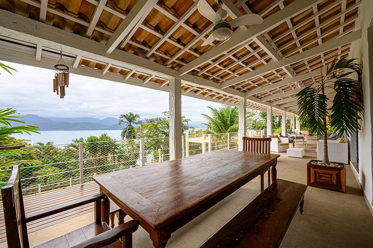 Privacidade em Ubatuba com vista mar e montanha