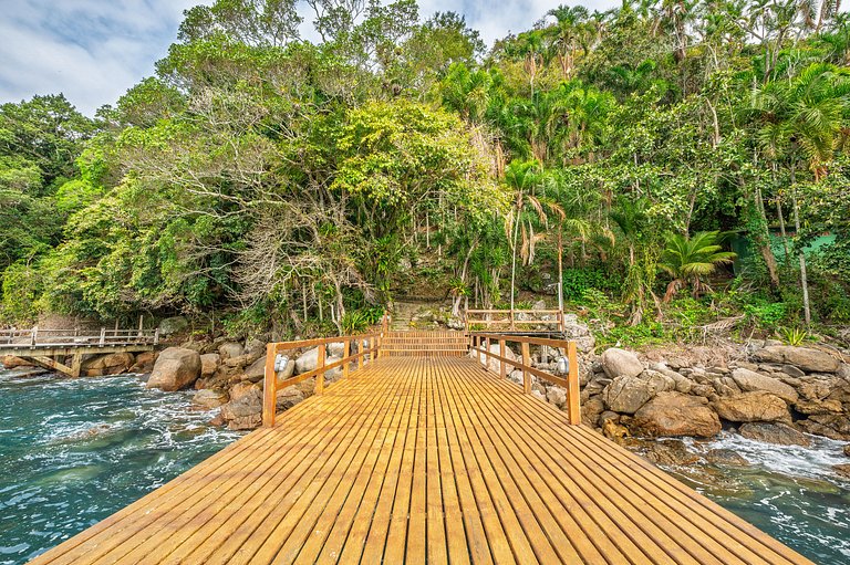 Privacidade em Ubatuba com vista mar e montanha